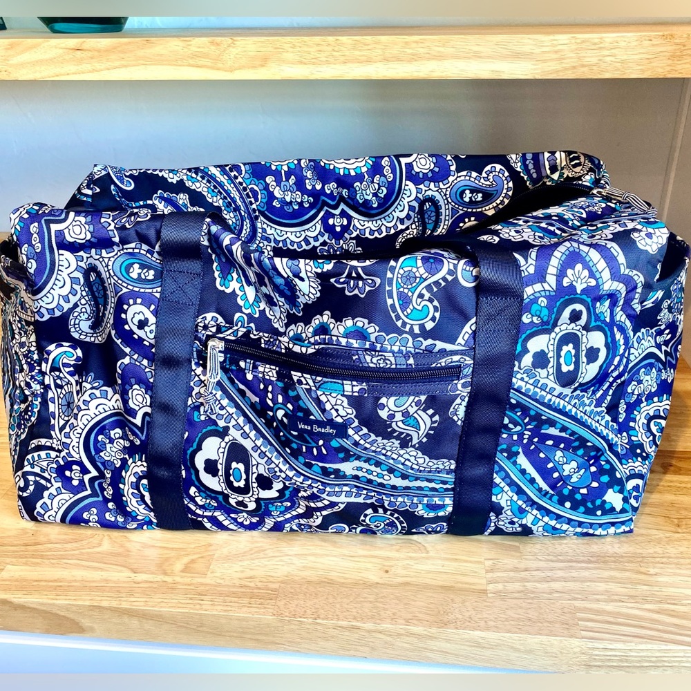 Vera Bradley Deep Night Paisley Large Travel Duffle in Lighten Up fabric